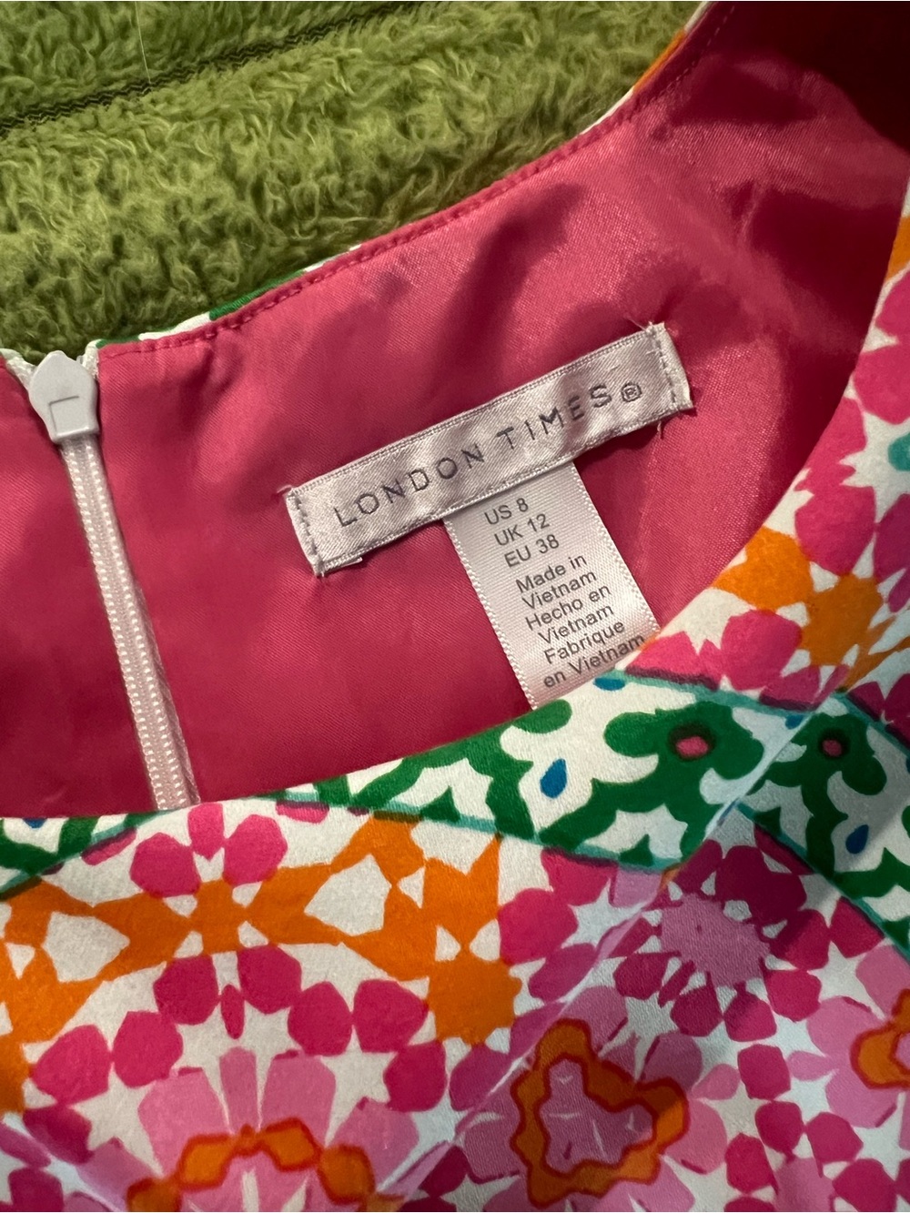 London Times Sleeveless Shift Dress Pink Green Medallion Print US 8 - Picture 7 of 16
